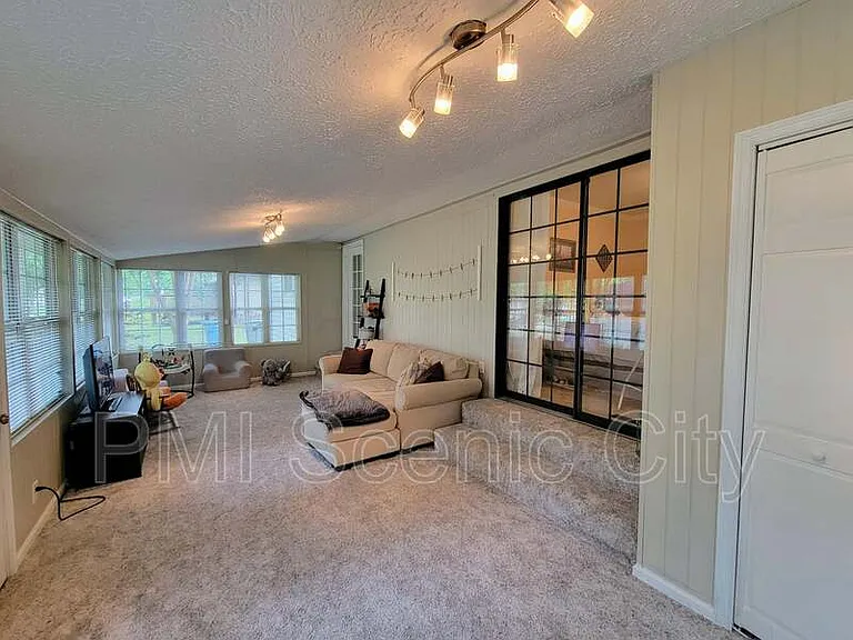 709 James Ave — Photo 19