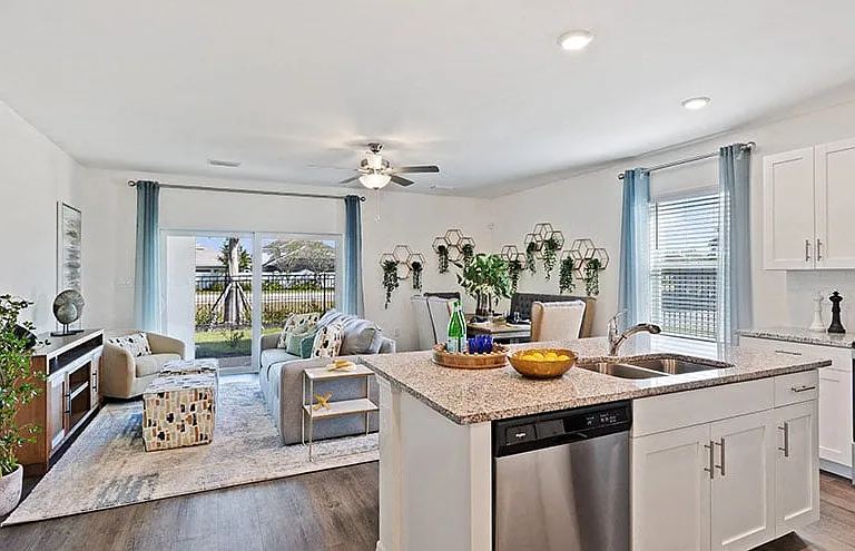 Soluna Townhomes — Photo 6