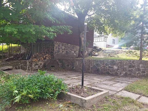 4th image of 606 Calverley Ave