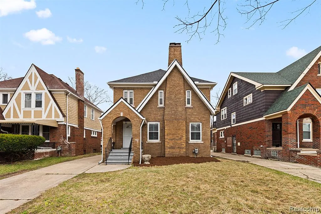3 bed, 1.5 bath, 1646 sqft, $1,795 — Photo 1