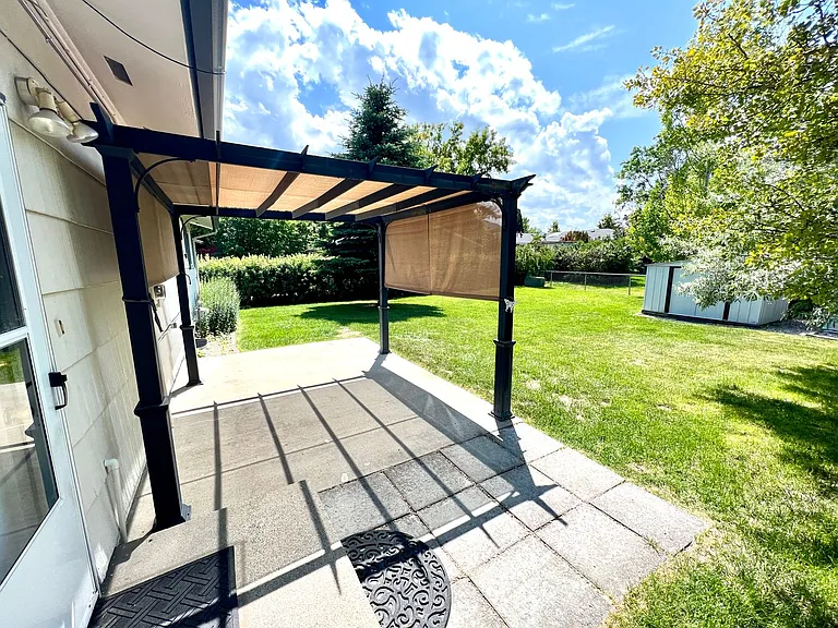 136 Fairway Dr — Photo 3