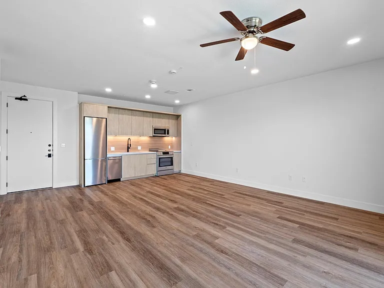 4315 S Congress Ave #323 — Photo 7