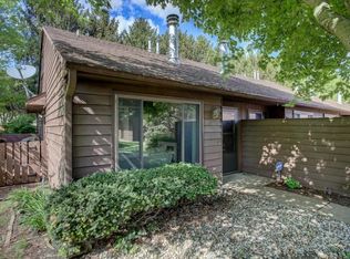 17 Evergreen Sq #17, Savoy, IL