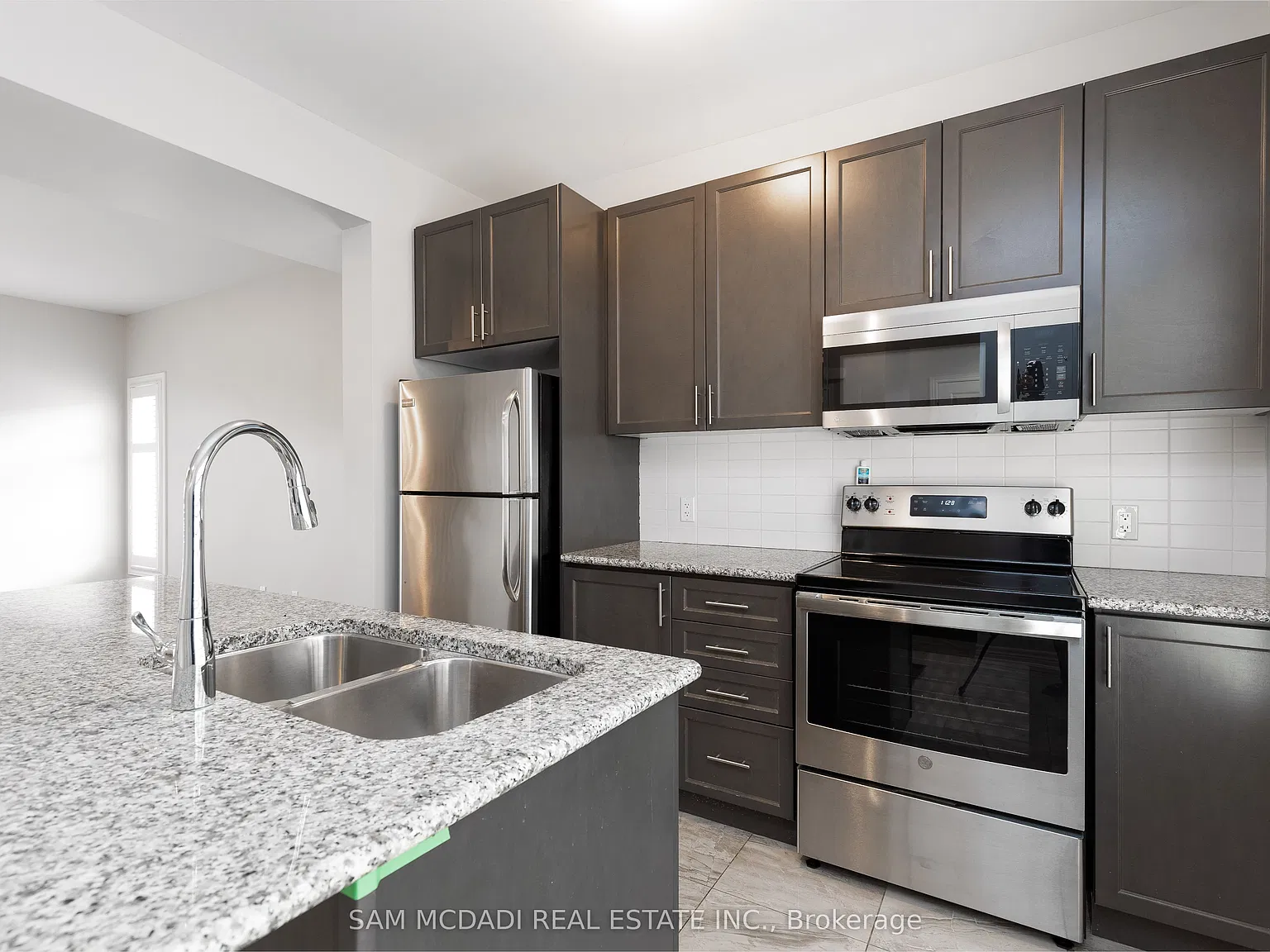 3 bed, $4,100 — Photo 4