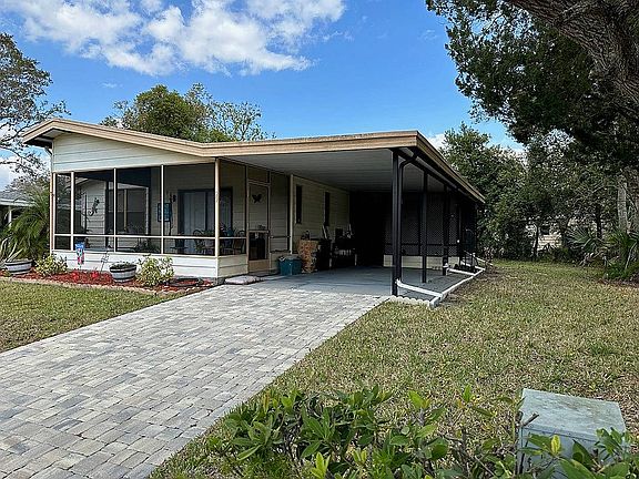 2nd image of 27 Falls Way Dr