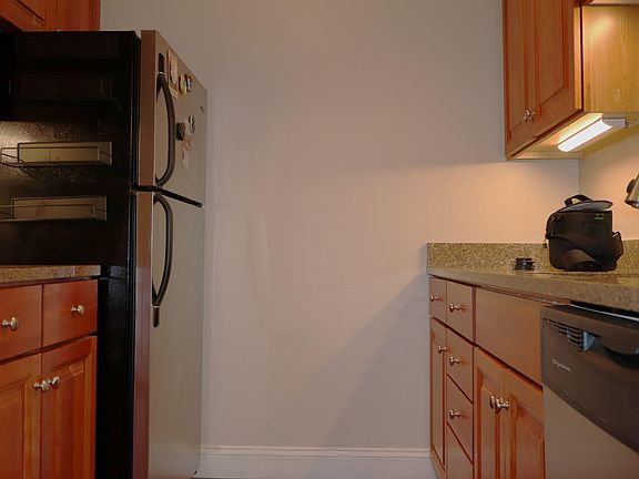 4th image of 144 Eastern Avenue #103