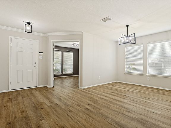 2nd image of 301 Highland Glen Dr