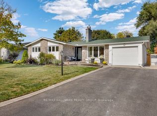 118 Queensline Dr, Ottawa, ON K2H7J5
