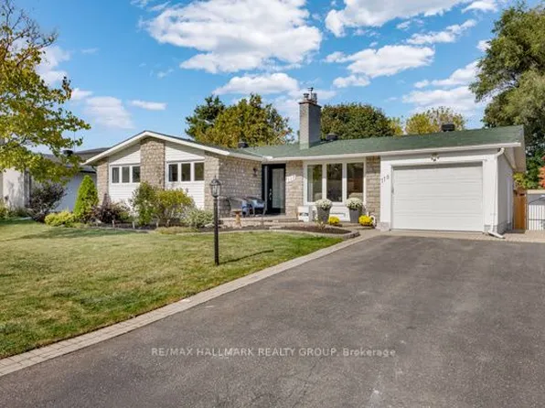 118 Queensline Dr, Ottawa, ON K2H 7J5