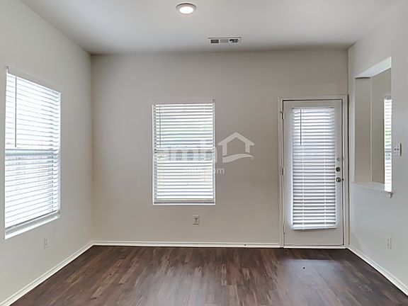 5th image of 9884 Willowick Ave