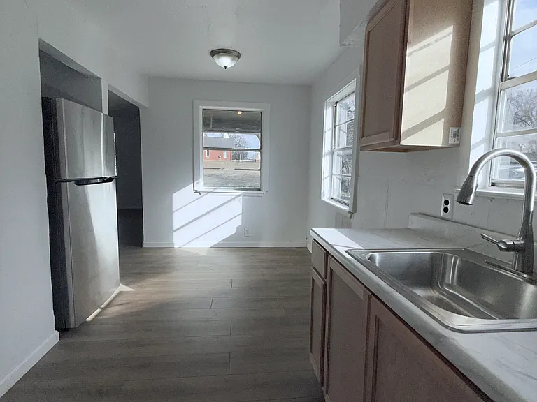 505 E Shepherd St — Photo 4