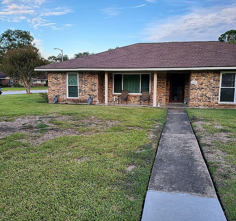 2nd image of 2120 Briar Cir