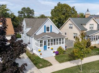303 W 19th St, Holland, MI 49423