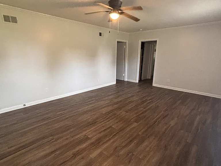210 N Edgewood Dr — Photo 3