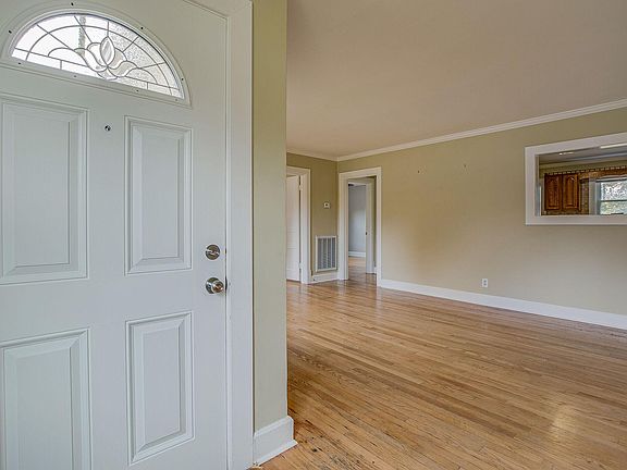 4th image of 1118 N Tennessee Blvd