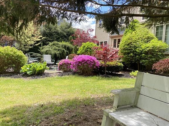 5th image of 35 Saint Agnes Ln