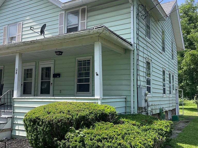 28 Brooklyn Ave — Photo 2