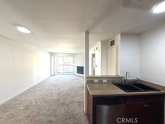 1 bed, 690 sqft, $2,300 — Photo 2
