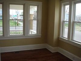 4th image of 402 Arbutus Ave SE
