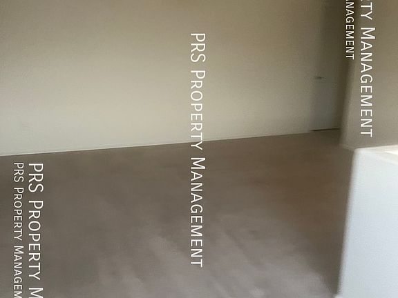 5th image of 2430 E County Down Dr
