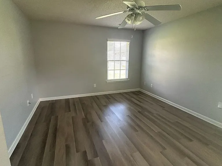 114 Amsterdam Pl — Photo 13
