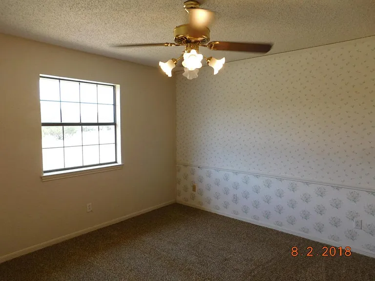 2315 E Highway 190 — Photo 32