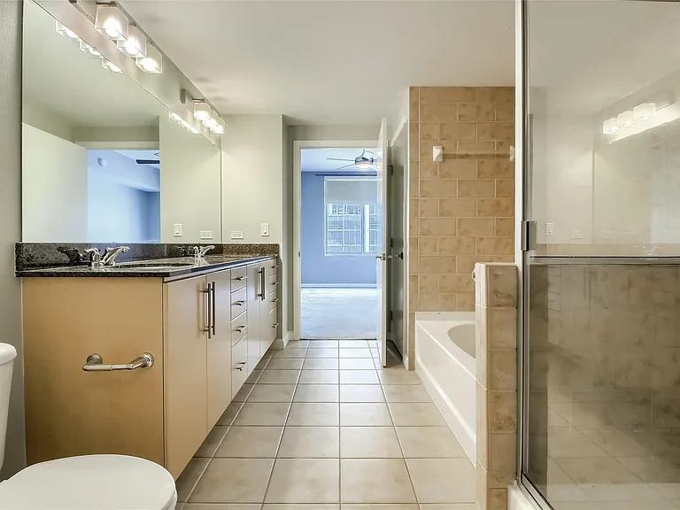 54 Rainey St #1109 — Photo 17