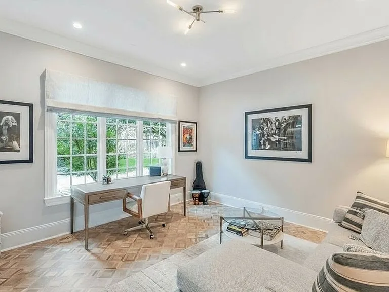 52 Edge Of Woods Rd — Photo 22