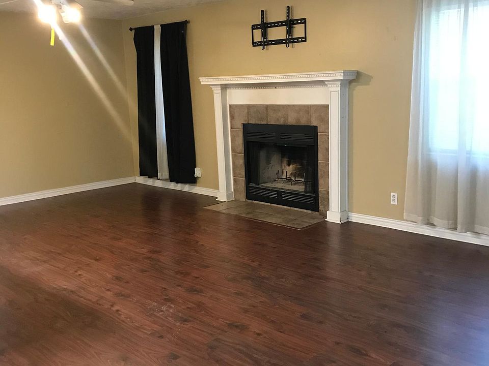2nd image of 3103 Pine Tree Rd