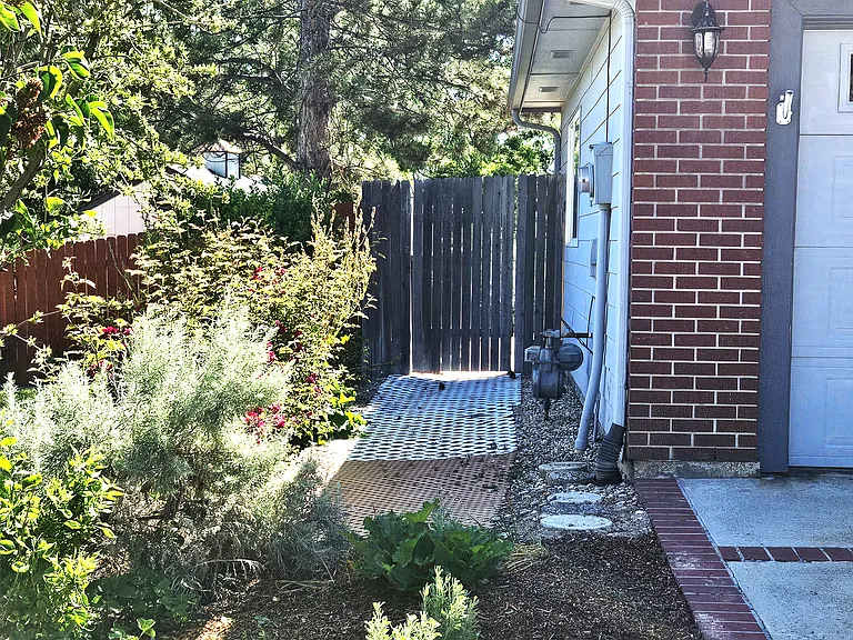 6488 S Honeylocust Pl — Photo 17