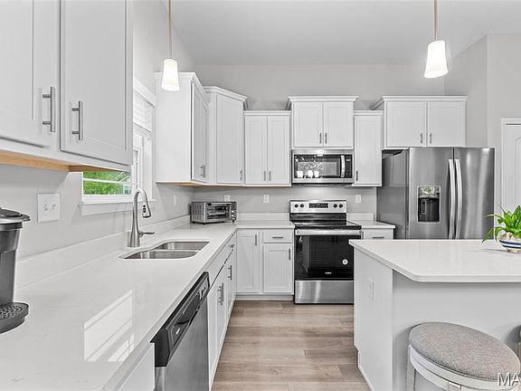5th image of 1010 Timber Bluff Dr
