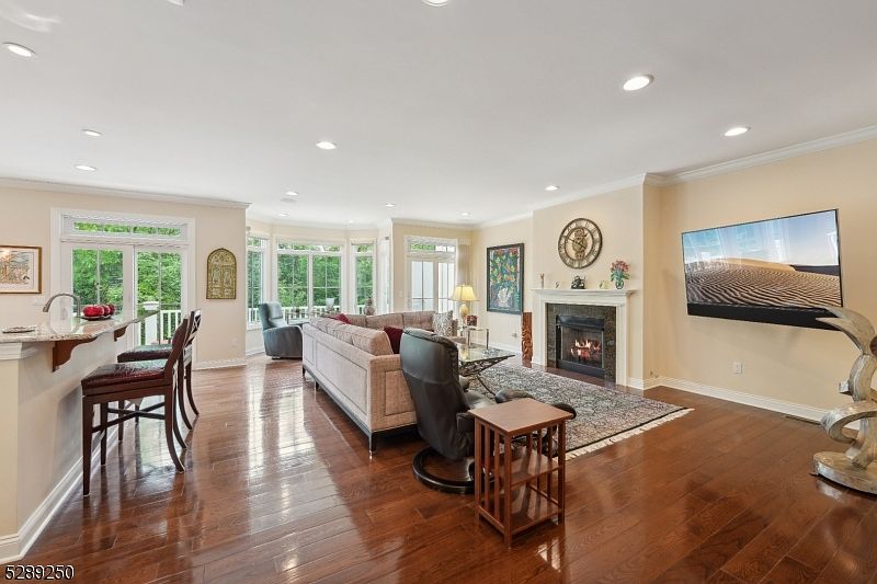 1st image of 48 Metzger Dr