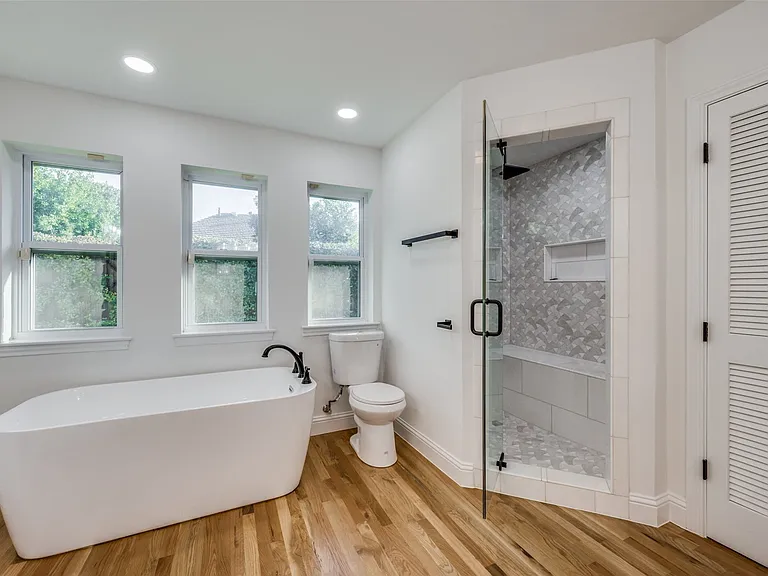 Soaking tub and walk-in shower