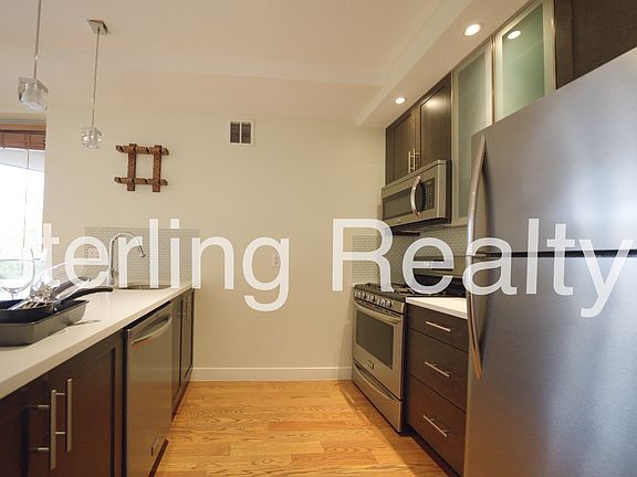 4th image of 27-04 Hoyt Ave S #Penthouse 2