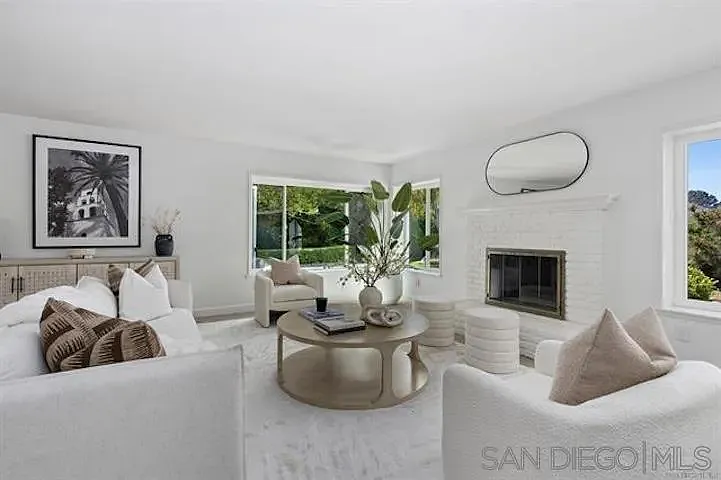 445 Avenida Primavera — Photo 7