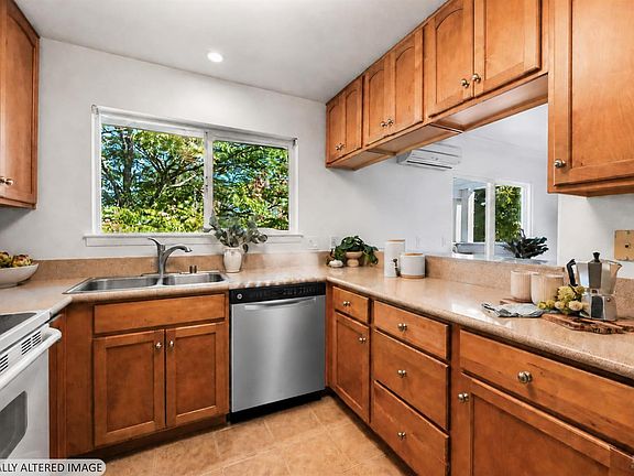 3rd image of 225 Burt Street #17