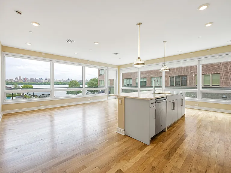 10 Main St #101 — Photo 1
