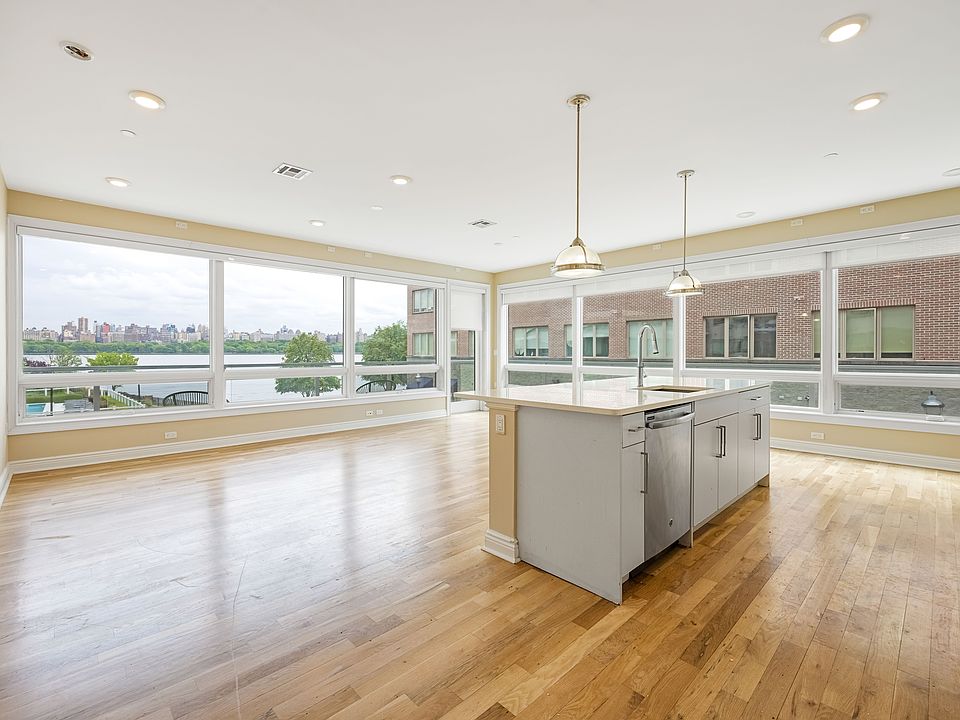 1st image of 10 Main St #101