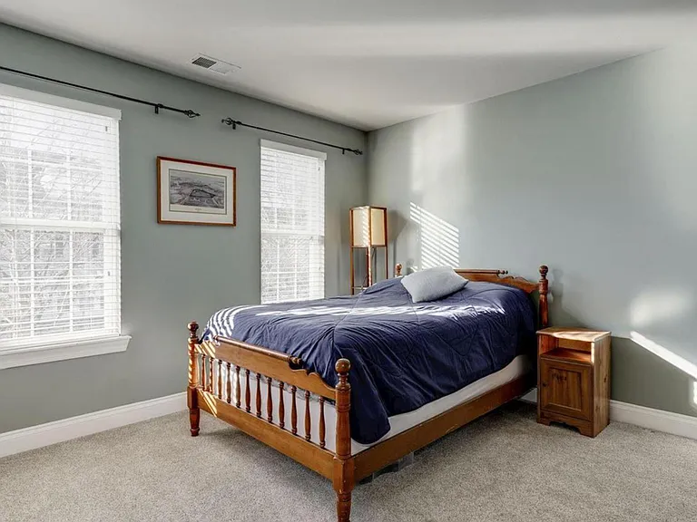 Guest Bedroom 2/2