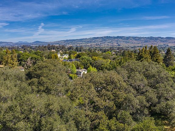 4th image of 513 Larch Drive