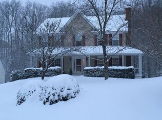 850 Charter Oaks Dr, Charlottesville, VA 22901