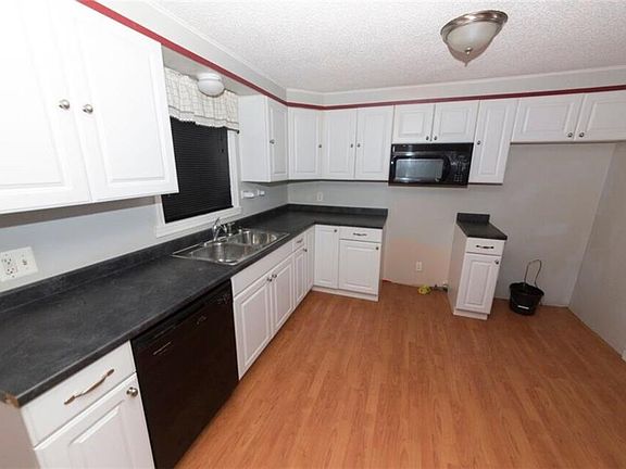 4th image of 216 Cass Ave