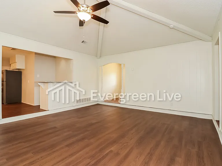 2417 Meadow Vw — Photo 9