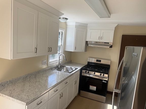 2nd image of 74 Leatherleaf Dr