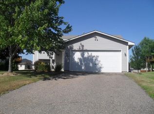 1637 Thistle Ln, Shakopee, MN 55379