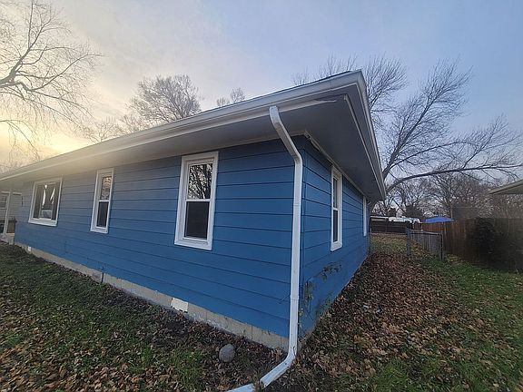 4th image of 3405 S Hoyt Ave
