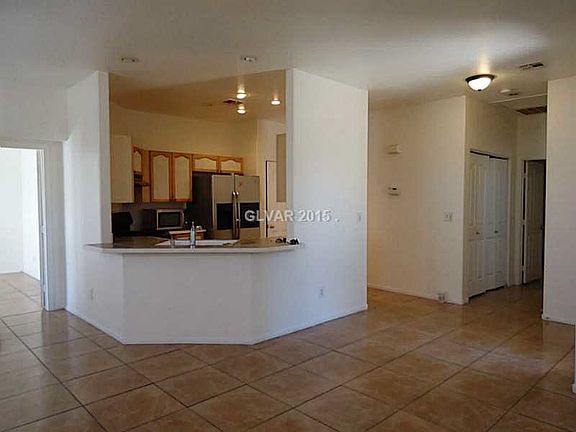 2nd image of 1172 Antoinette St