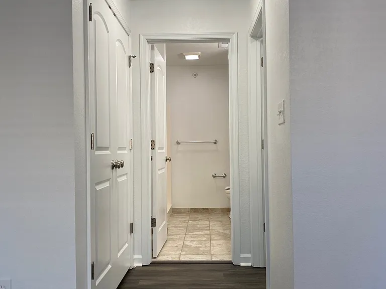 2409 Arctic Ave #202 — Photo 16