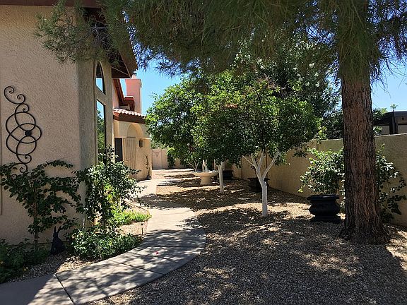 3rd image of 5447 E Paradise Dr
