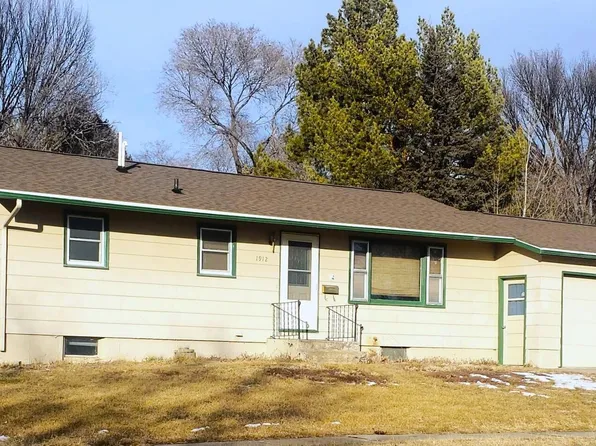1912 E Capitol Ave, Pierre, SD 57501